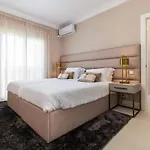 Casa Helena, Luxury Beach Side 5 Bedroom Villa *