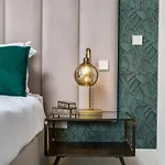 Casa Helena, Luxury Beach Side 5 Bedroom * Marbella