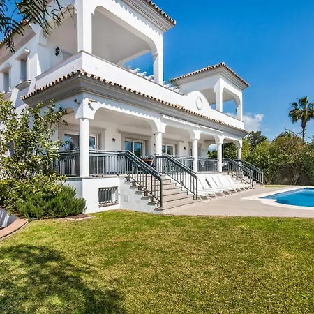 Casa Helena, Luxury Beach Side 5 Bedroom * מארבלה