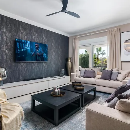 Casa Helena, Luxury Beach Side 5 Bedroom *