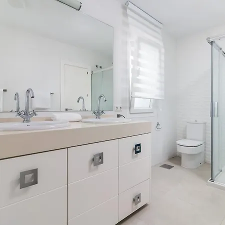 וילה Casa Helena, Luxury Beach Side 5 Bedroom מארבלה