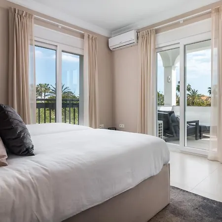 Casa Helena, Luxury Beach Side 5 Bedroom Βίλα