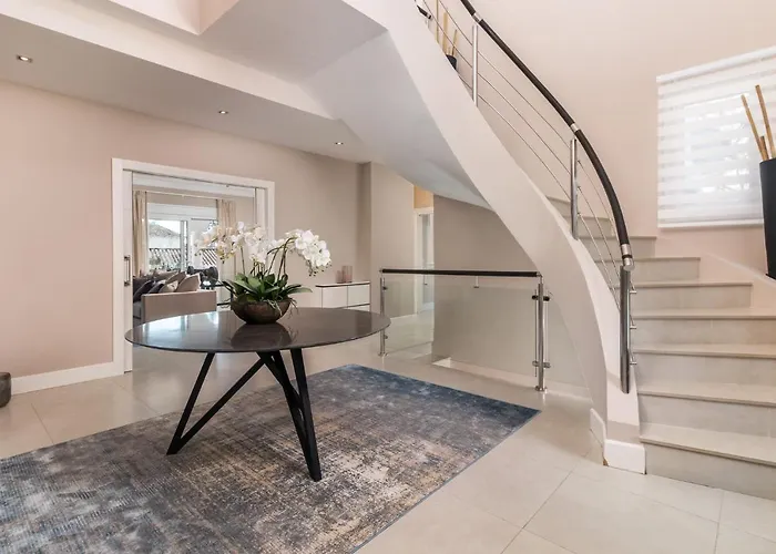 Casa Helena, Luxury Beach Side 5 Bedroom