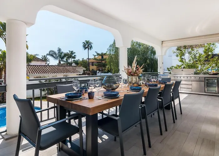 Casa Helena, Luxury Beach Side 5 Bedroom *