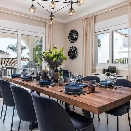 Casa Helena, Luxury Beach Side 5 Bedroom