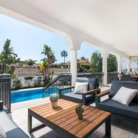 Casa Helena, Luxury Beach Side 5 Bedroom Villa Marbella