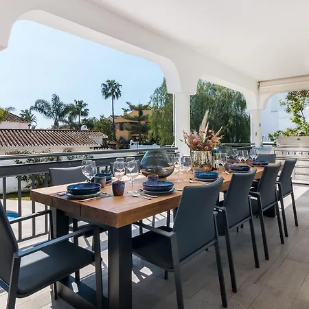 Casa Helena, Luxury Beach Side 5 Bedroom *