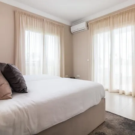 Casa Helena, Luxury Beach Side 5 Bedroom