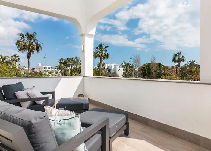 Casa Helena, Luxury Beach Side 5 Bedroom Villa *