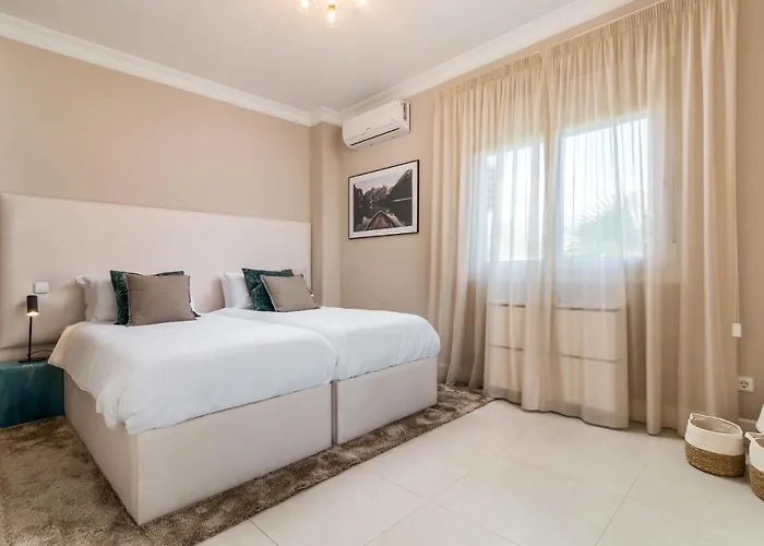 Casa Helena, Luxury Beach Side 5 Bedroom Villa Marbella
