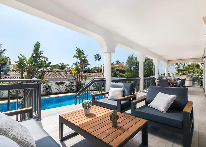 Casa Helena, Luxury Beach Side 5 Bedroom Villa Marbella