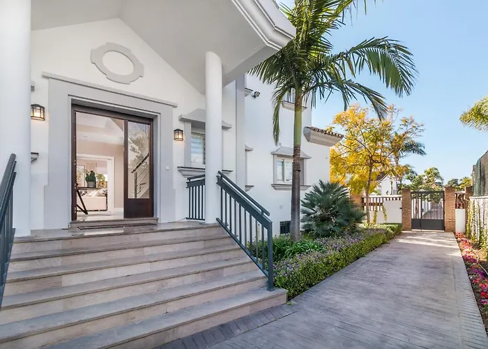 Casa Helena, Luxury Beach Side 5 Bedroom * Marbella