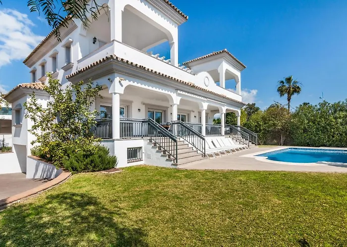 Casa Helena, Luxury Beach Side 5 Bedroom * Marbella