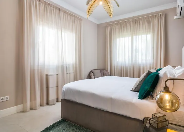 Casa Helena, Luxury Beach Side 5 Bedroom * Marbella
