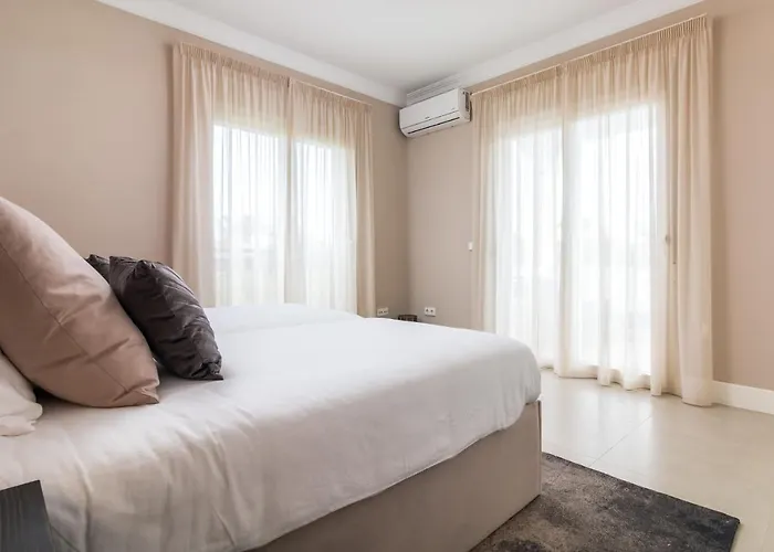 Casa Helena, Luxury Beach Side 5 Bedroom