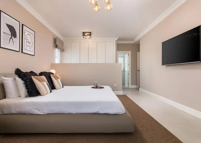 Casa Helena, Luxury Beach Side 5 Bedroom Villa Marbella
