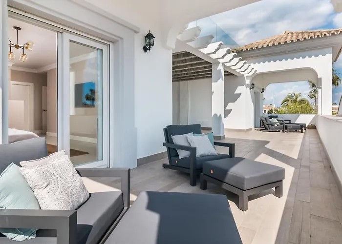 Villa Casa Helena, Luxury Beach Side 5 Bedroom *